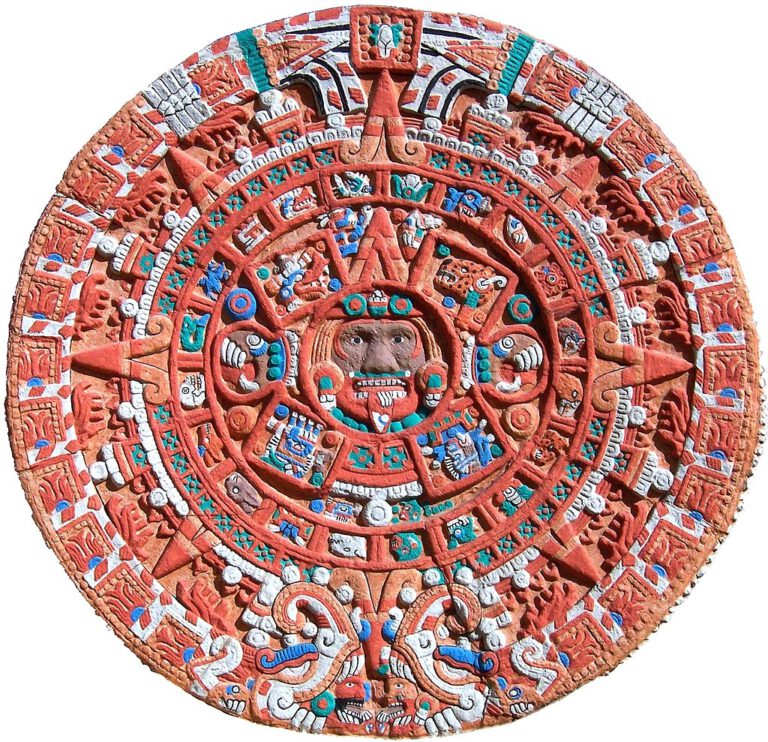 1024px-Aztec_Sun_Stone_Replica_cropped
